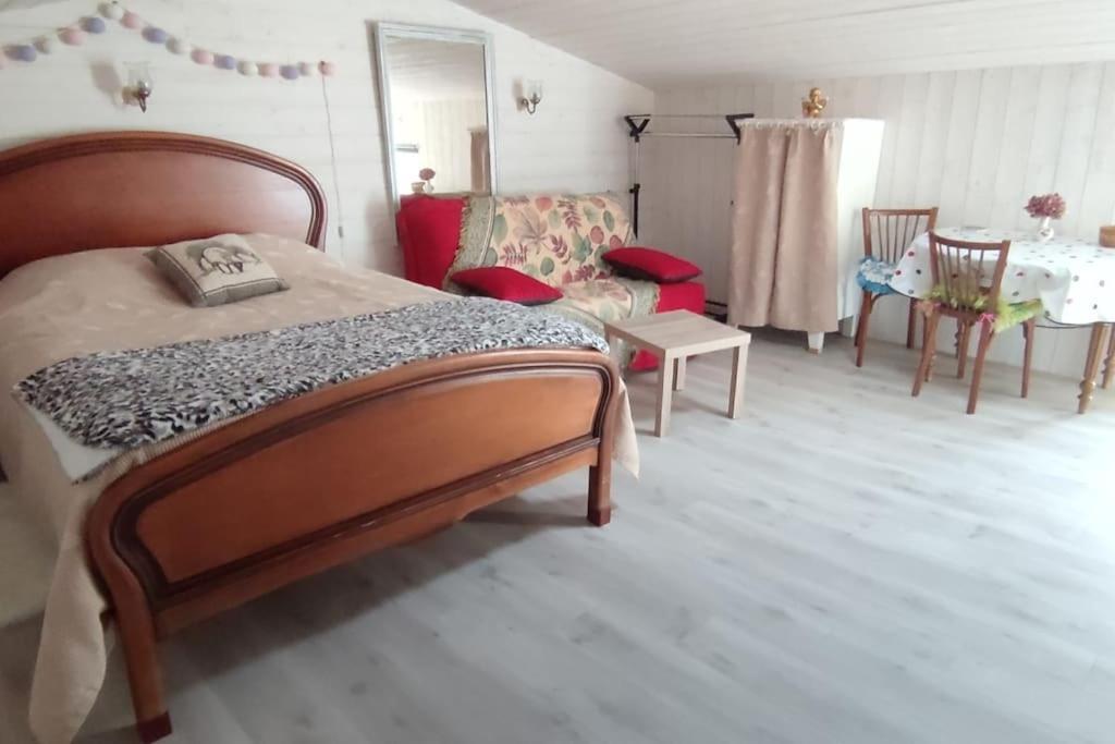 Studio Propre Et Cosy Le Mesnil-en-Vallée Dış mekan fotoğraf